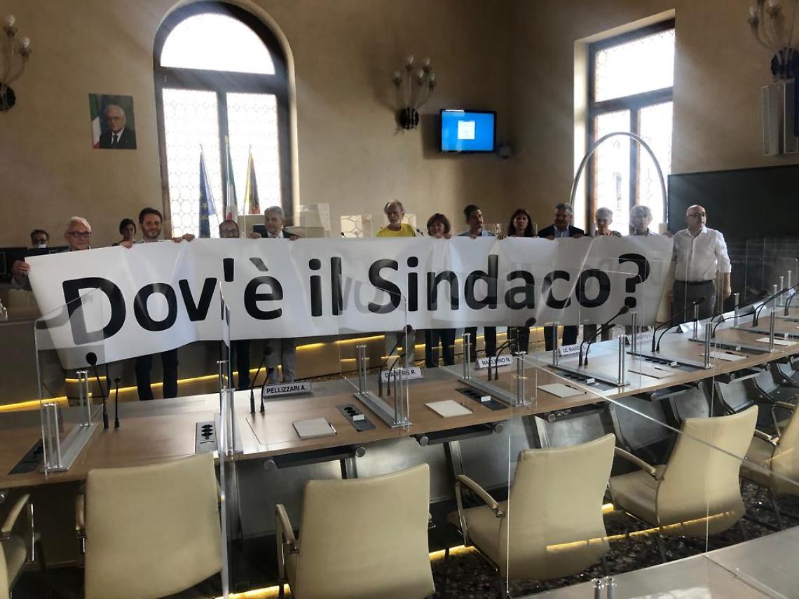 striscione consiglio comunale