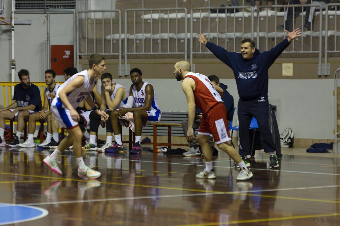 azione di gioco tra Sekal Rovigo e Salzano (foto di Luca Giacobbe)