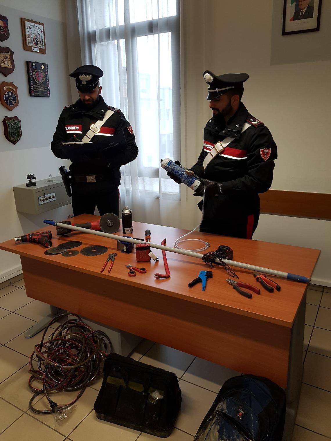furto area servizio Carburante Arzarello