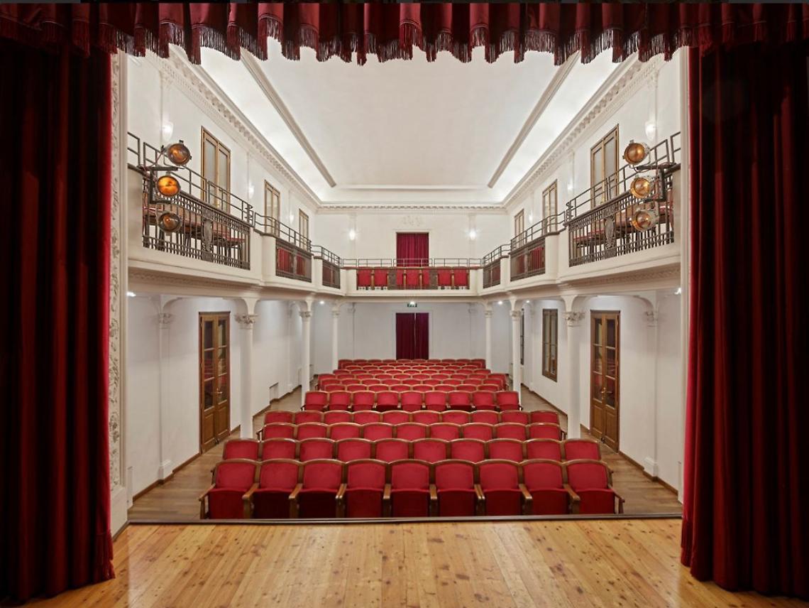 teatroFerrini2