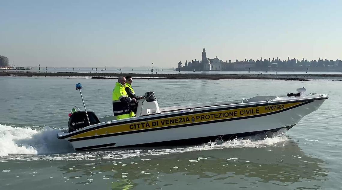 Venezia, corse spericolate tra i canali: 17enne nei guai per navigazione pericolosa