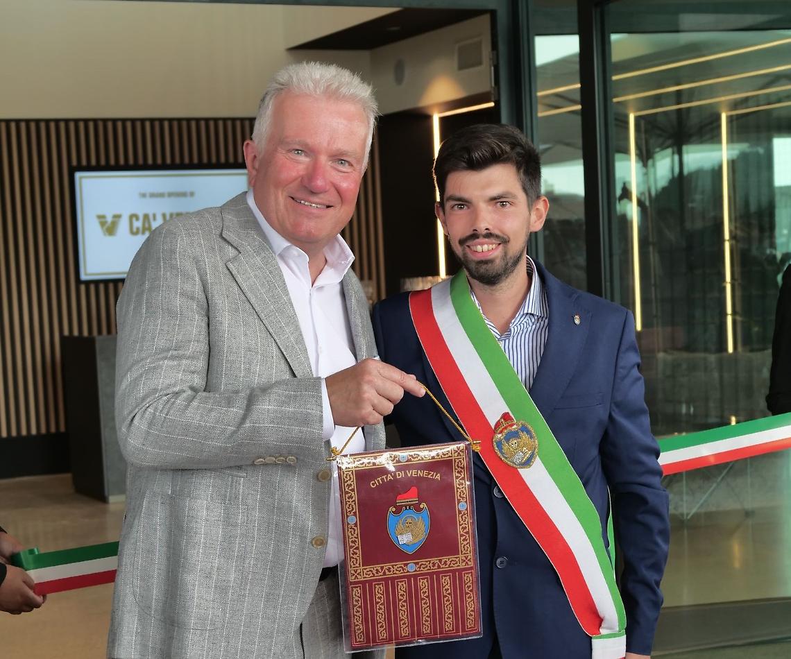 Matteo Senno e il presidente del Venezia Niederauer