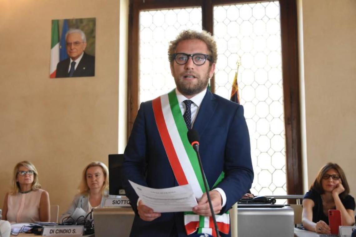 Possamai in consiglio fascia tricolore