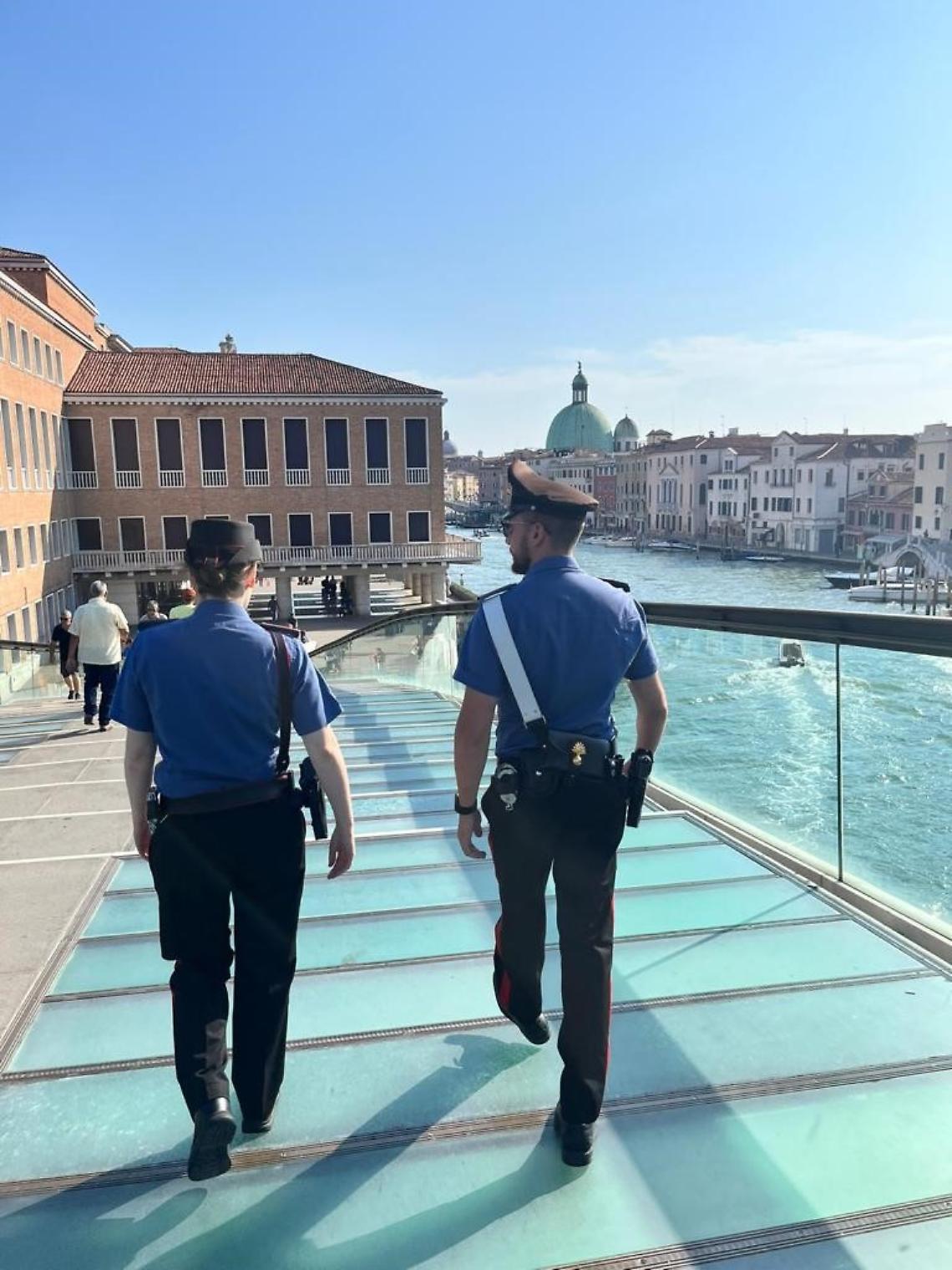 Venezia, controlli nel sestiere di Santa Croce: irregolarit&agrave; amministrative e sanitarie in un locale