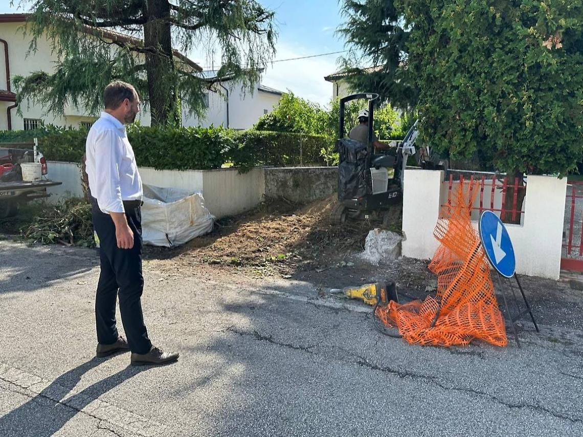 Sopralluogo del Sindaco durante i lavori di dismissione della linea Fanna-Villabona