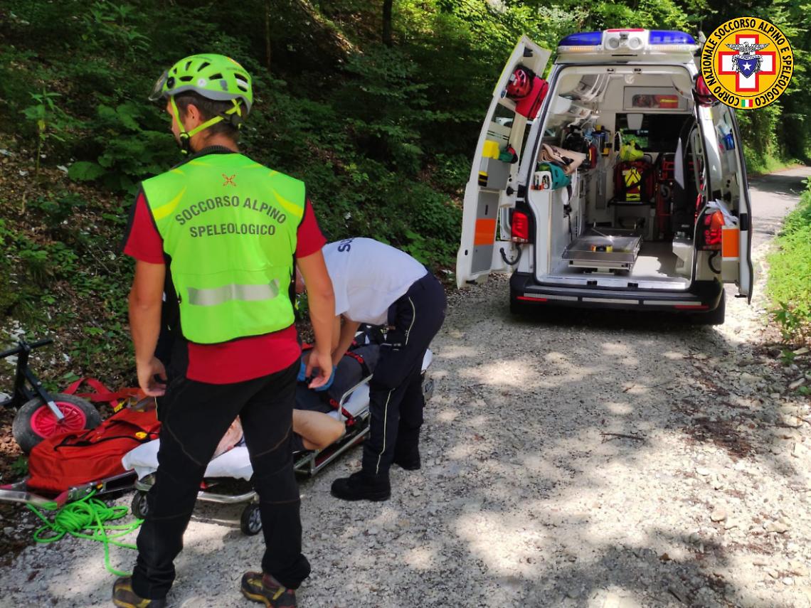 soccorso alpino enego nel bosco e generica