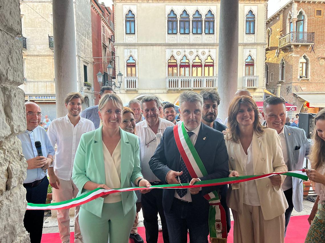 PAG. 10 APERTURA INAUGURZIONE LOGGIA DEI BANDI