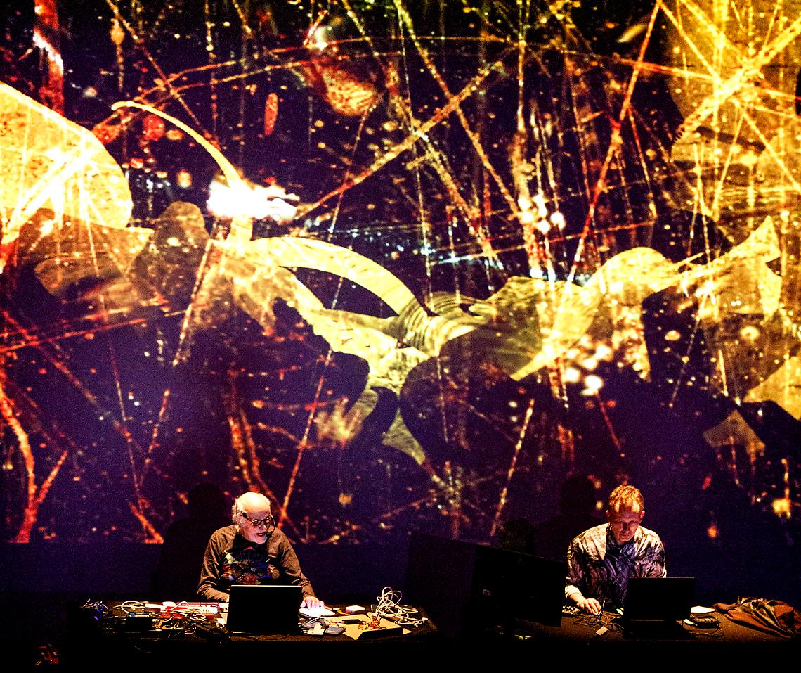 Morton Subotnick e Lillevan in As I live and breathe - Courtesy ISSUE Project Room ph. Jason Isolini
