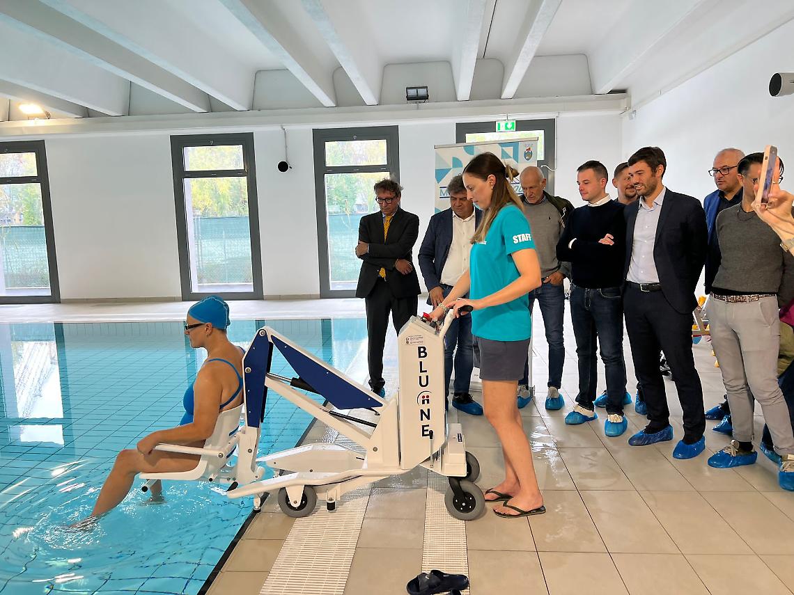 piscina Marghera, impianto sollevamento persone diversamente abili (1)