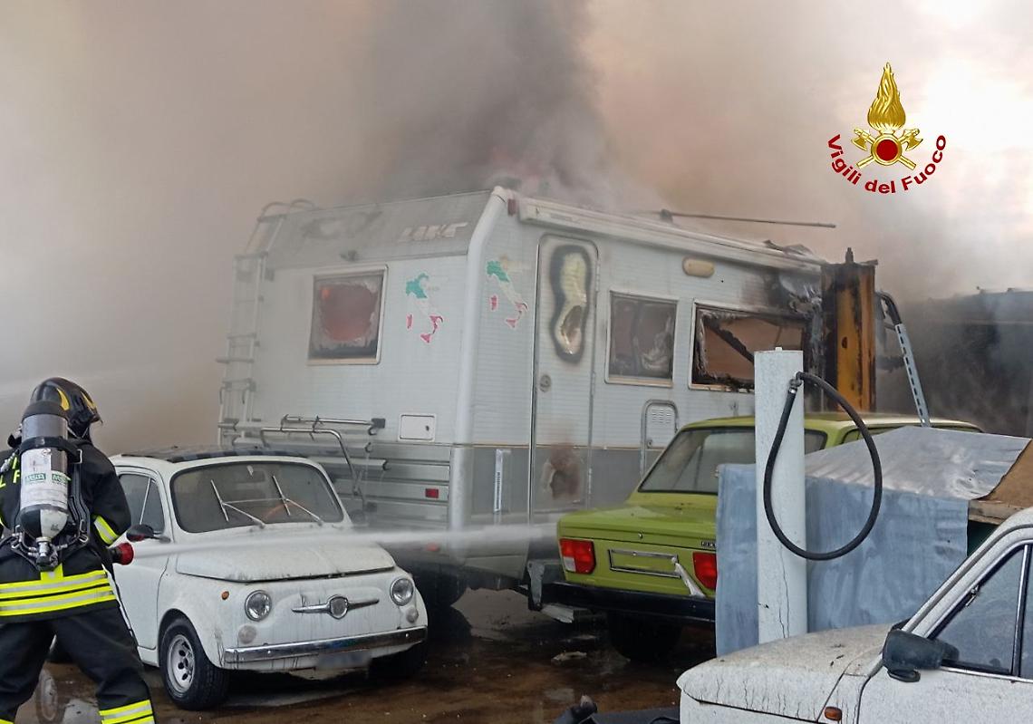 incendio_carrozzeria_resana01