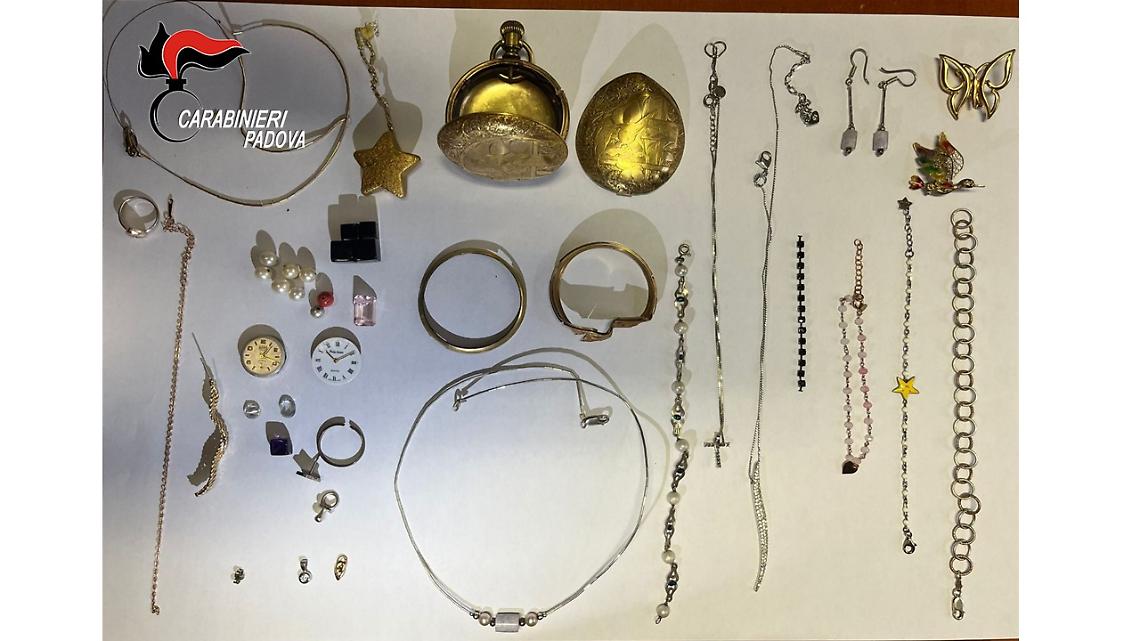 Padova, i Carabinieri restituiscono gioielli e preziosi alle vittime