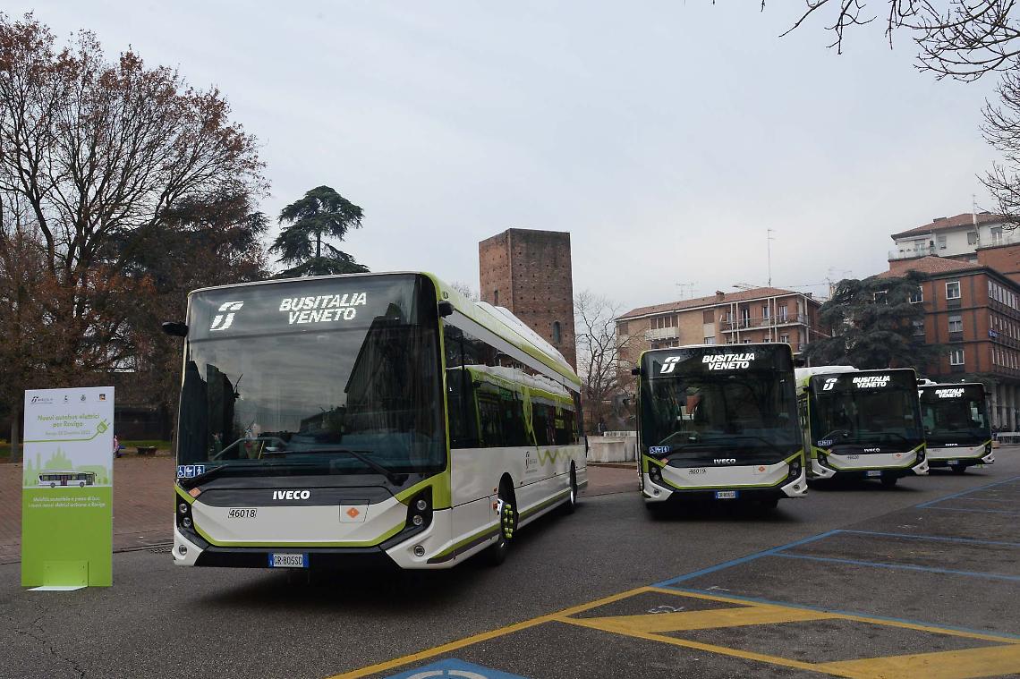 INAUGURAZIONE AUTOBUS ELETTRICI (1)