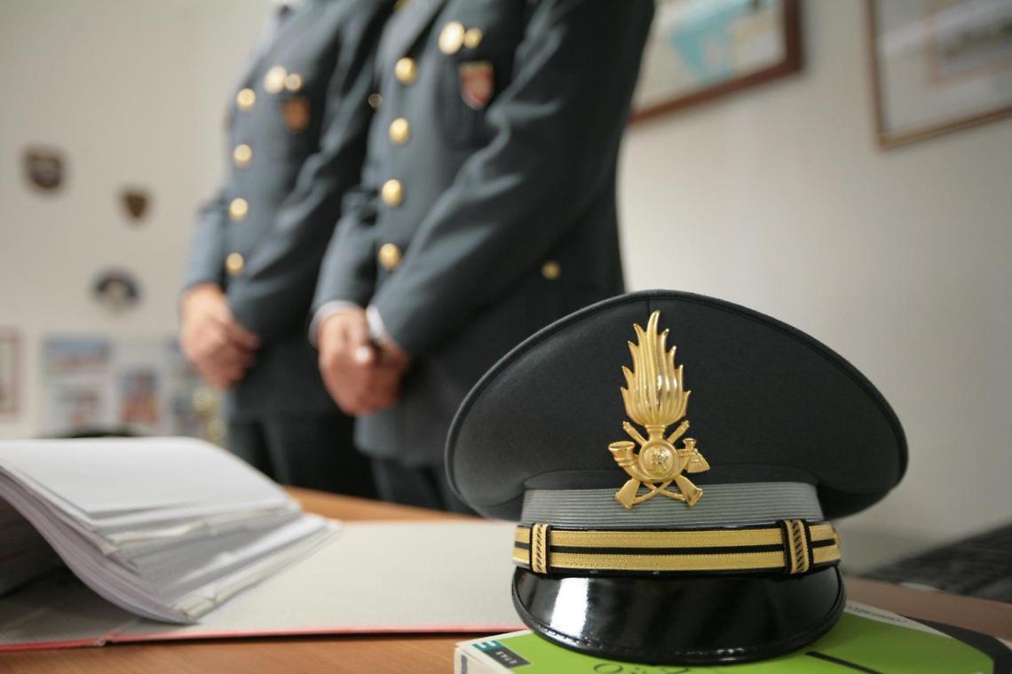 Guardia di finanza cappello