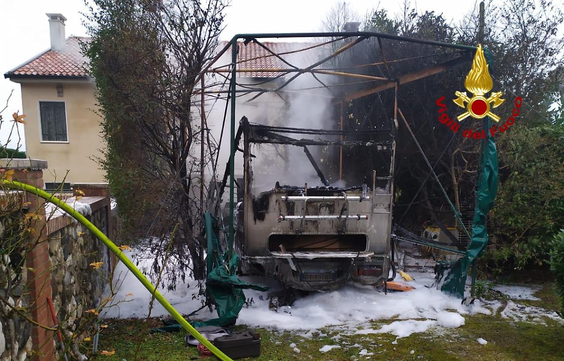 Incendio Camper a Santorso 6