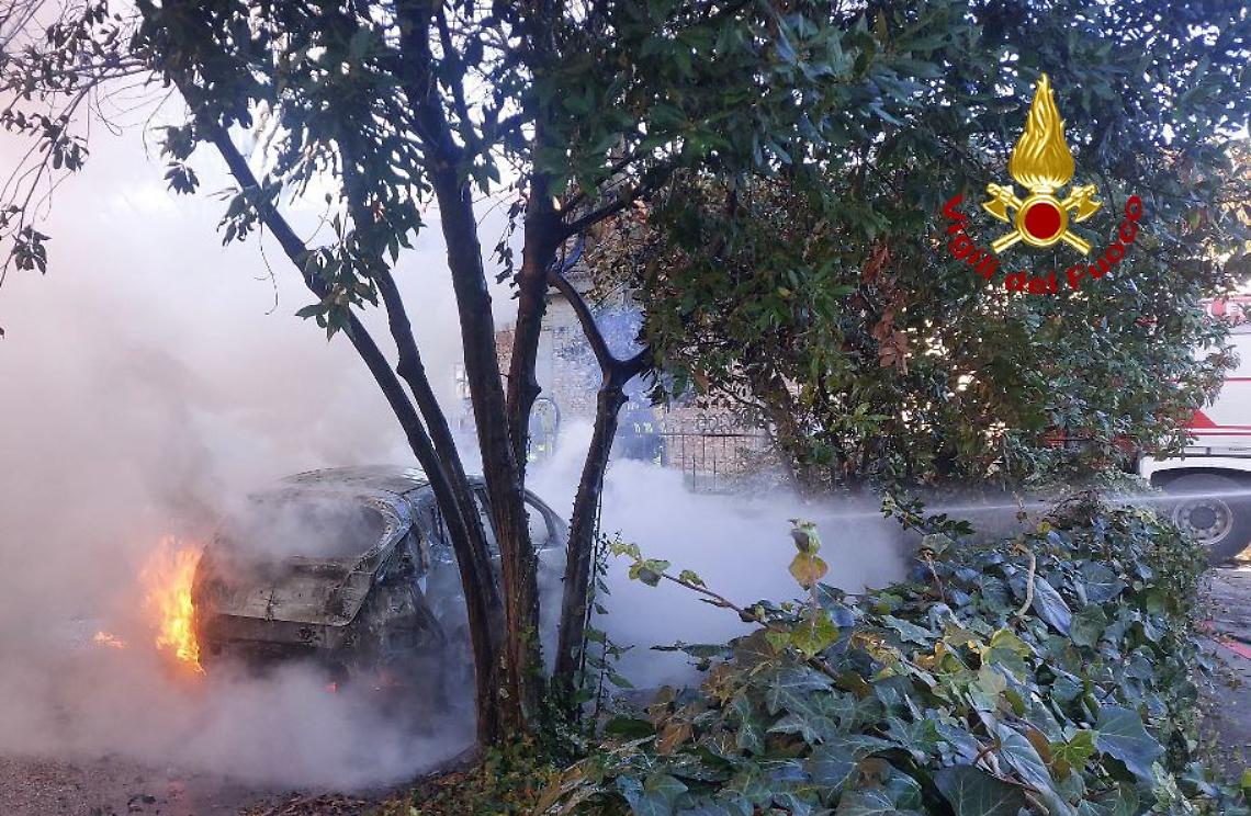 auto in fiamme_treviso (1)