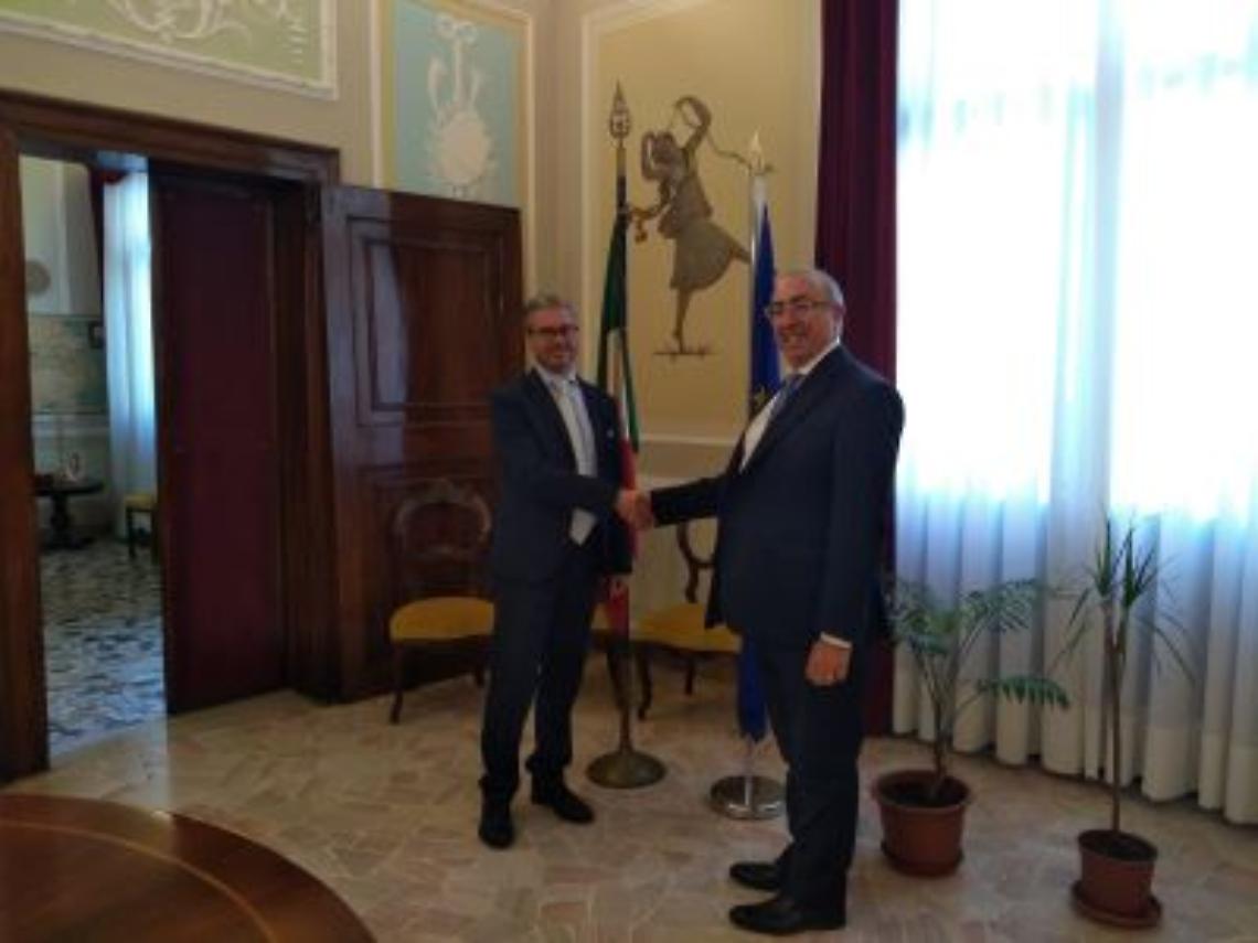 Il Dott. Cesarino e il Prefetto