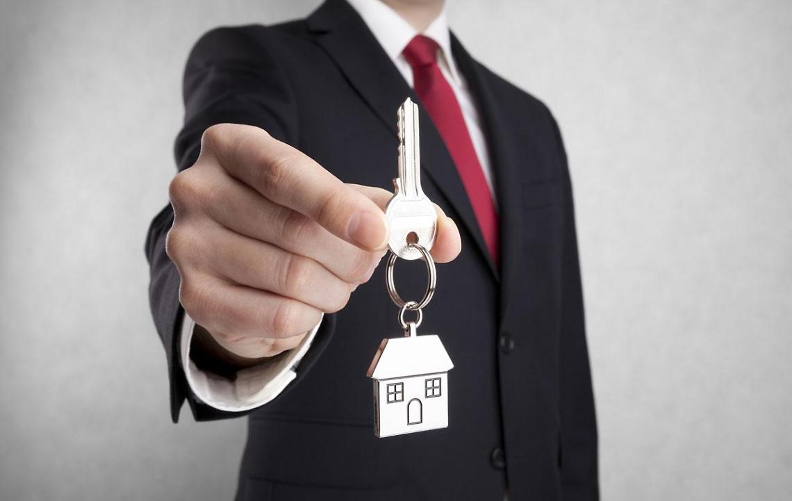 agente immobiliare abusivo