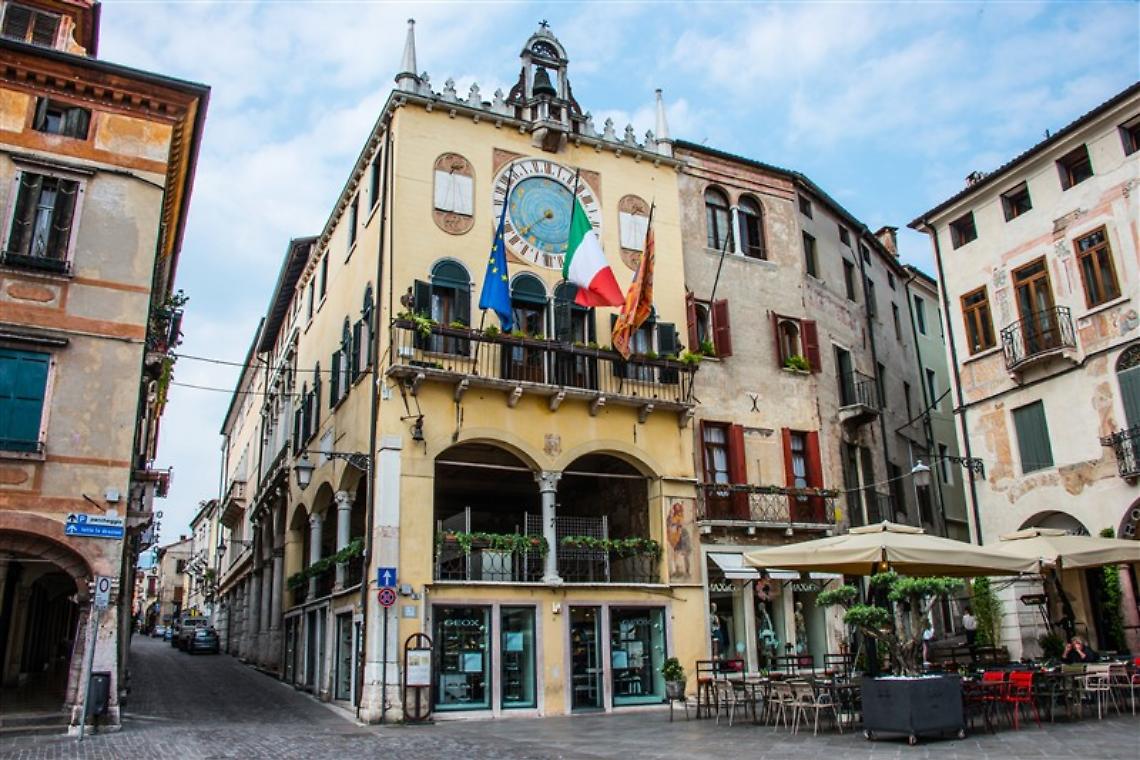 piazza-Municipio_e_loggetta_municipale