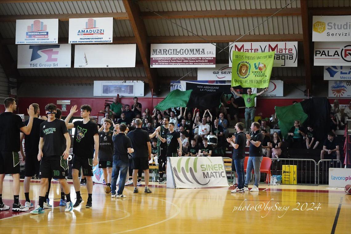 Foto Credits New Flying Balls Ozzano