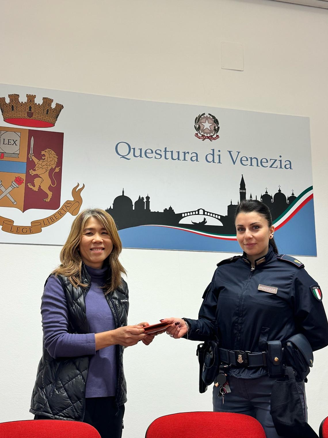 Portafoglio recuperato polizia Venezia