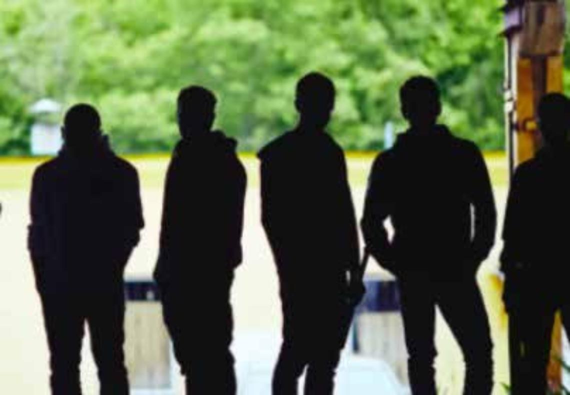 Aggredisce un 15enne per una sigaretta negata: baby‑gang provoca la frattura dell’orbita a Legnago