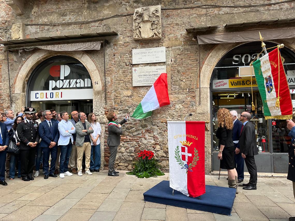 Piazza Matteotti lapide centenario