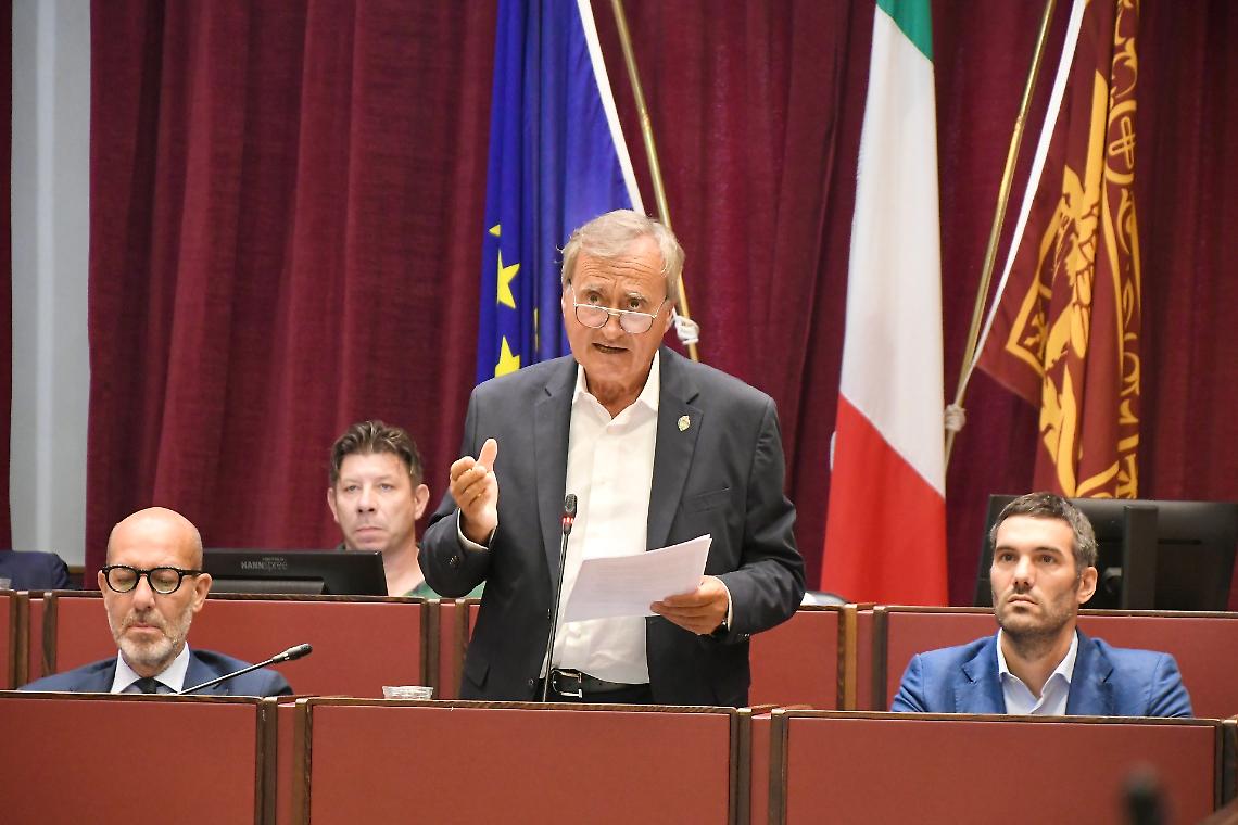 Brugnaro tira dritto: "Sono innocente, non mi dimetto"
