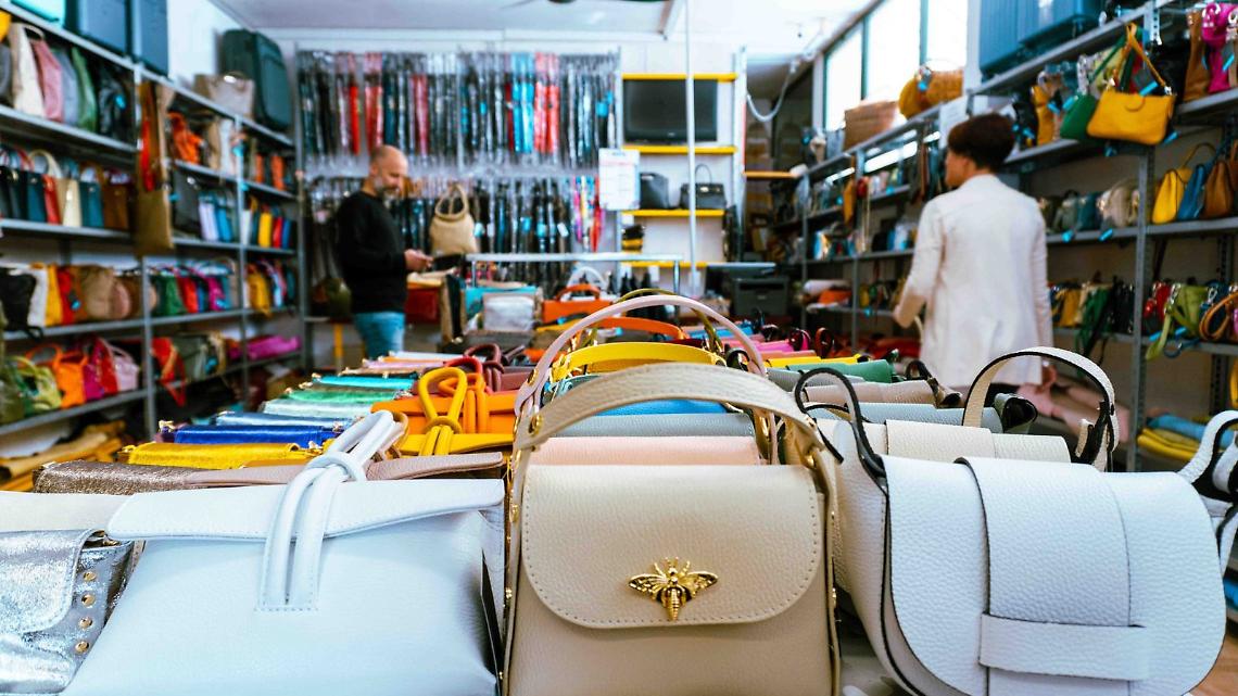 Asolo: Sequestrati Oltre 1100 capi contraffatti in una boutique di lusso