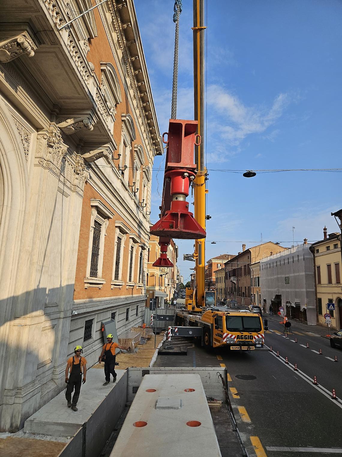 Palazzo Barbantini-Koch a Ferrara, gru CTT91 TECNO CRANE