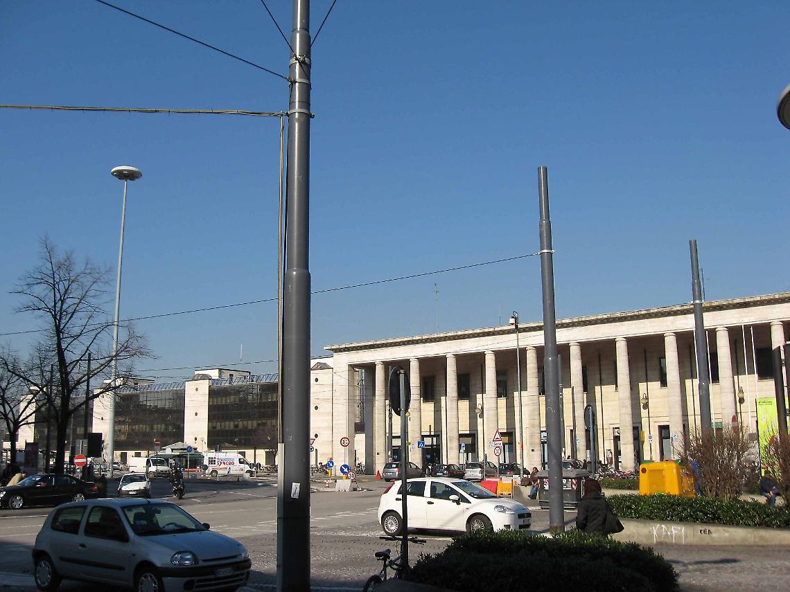 Tentata fuga con monopattino rubato: fermato e denunciato 