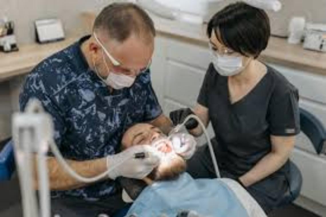 Ascesso al dente del giudizio: un'operazione d'urgenza a Santorso