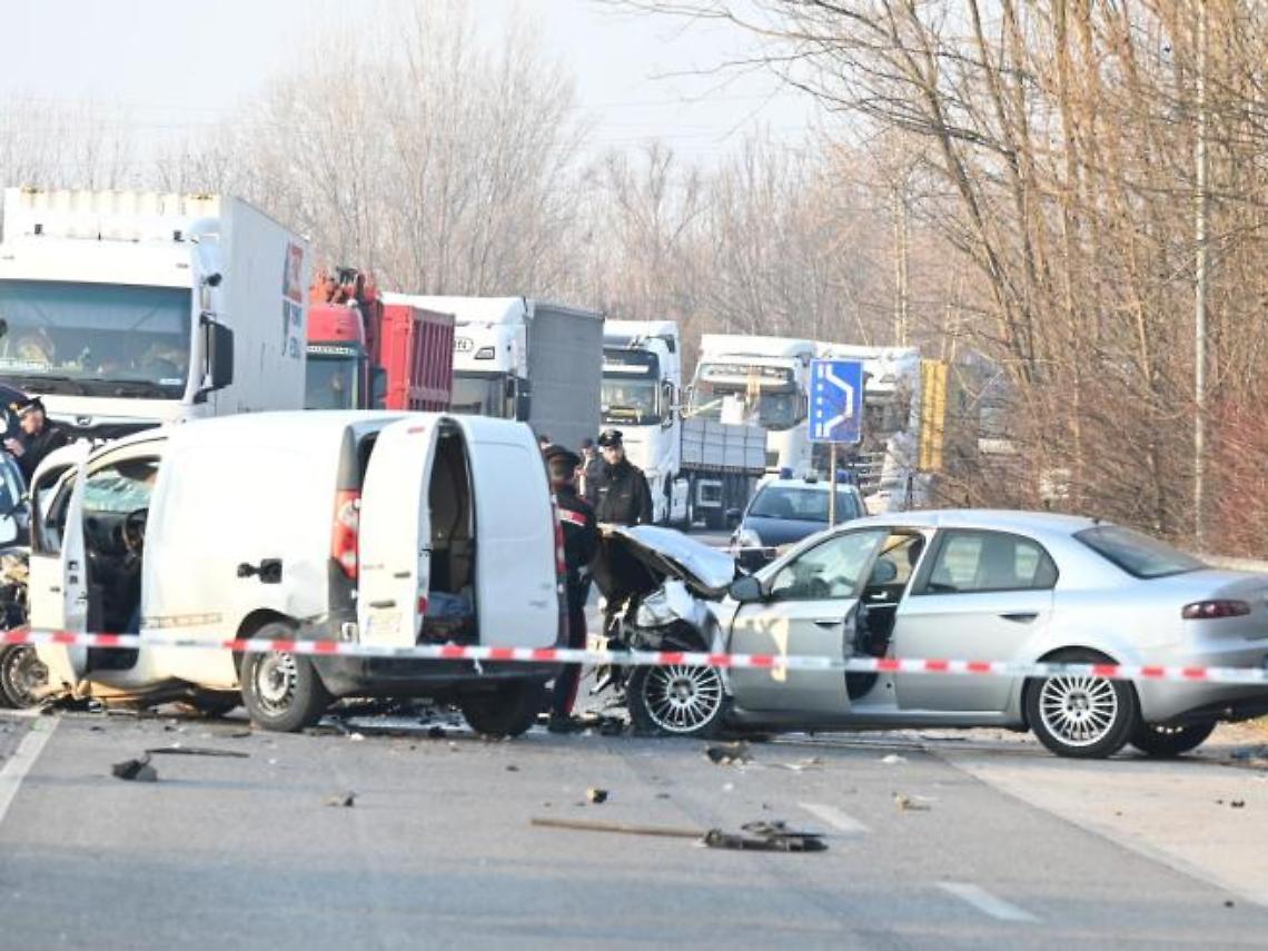 Scontro tra auto in montagna: quattro feriti, grave un'anziana padovana