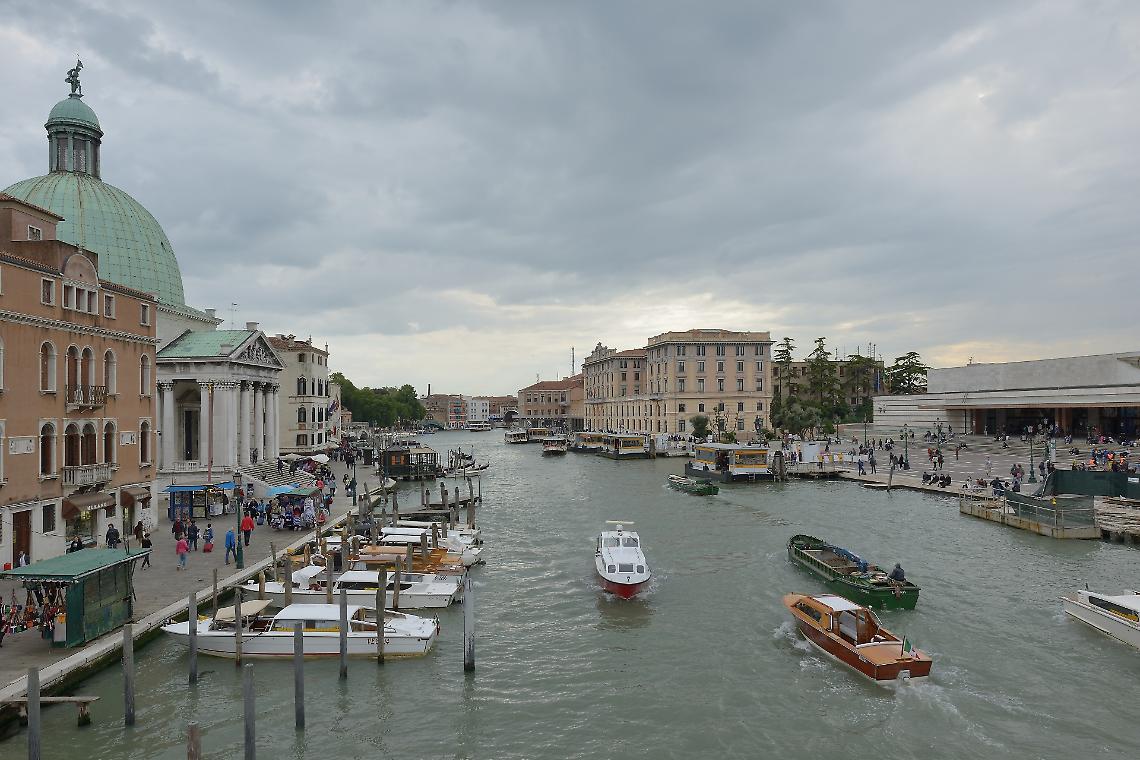 Nuove restrizioni per i bar: ordinanza anti-movida a Venezia e Mestre