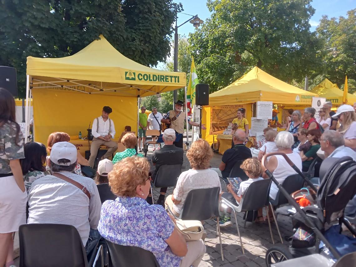 Campagna Amica sotto il cielo di Asiago, trenta aziende venete colorano di giallo Piazza Carli