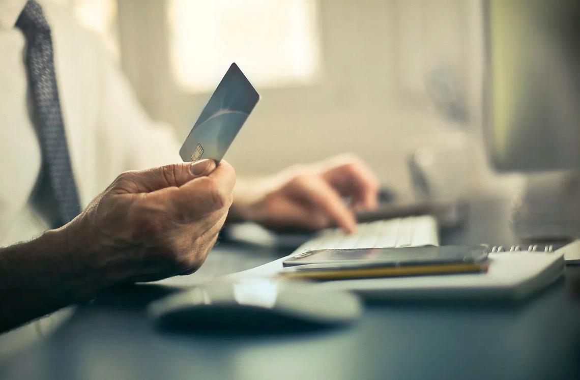 Sottrae 60mila euro al datore di lavoro: denunciata una donna trevigiana 