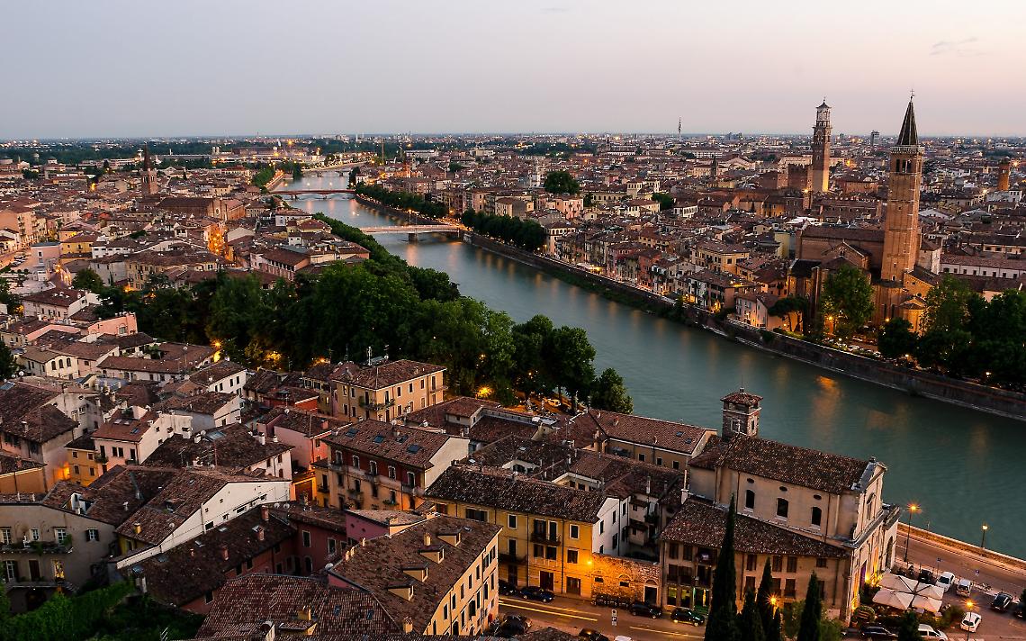 Verona: Oltre 3.000 Partecipanti al Nuovo Corso Biblico dei Testimoni di Geova