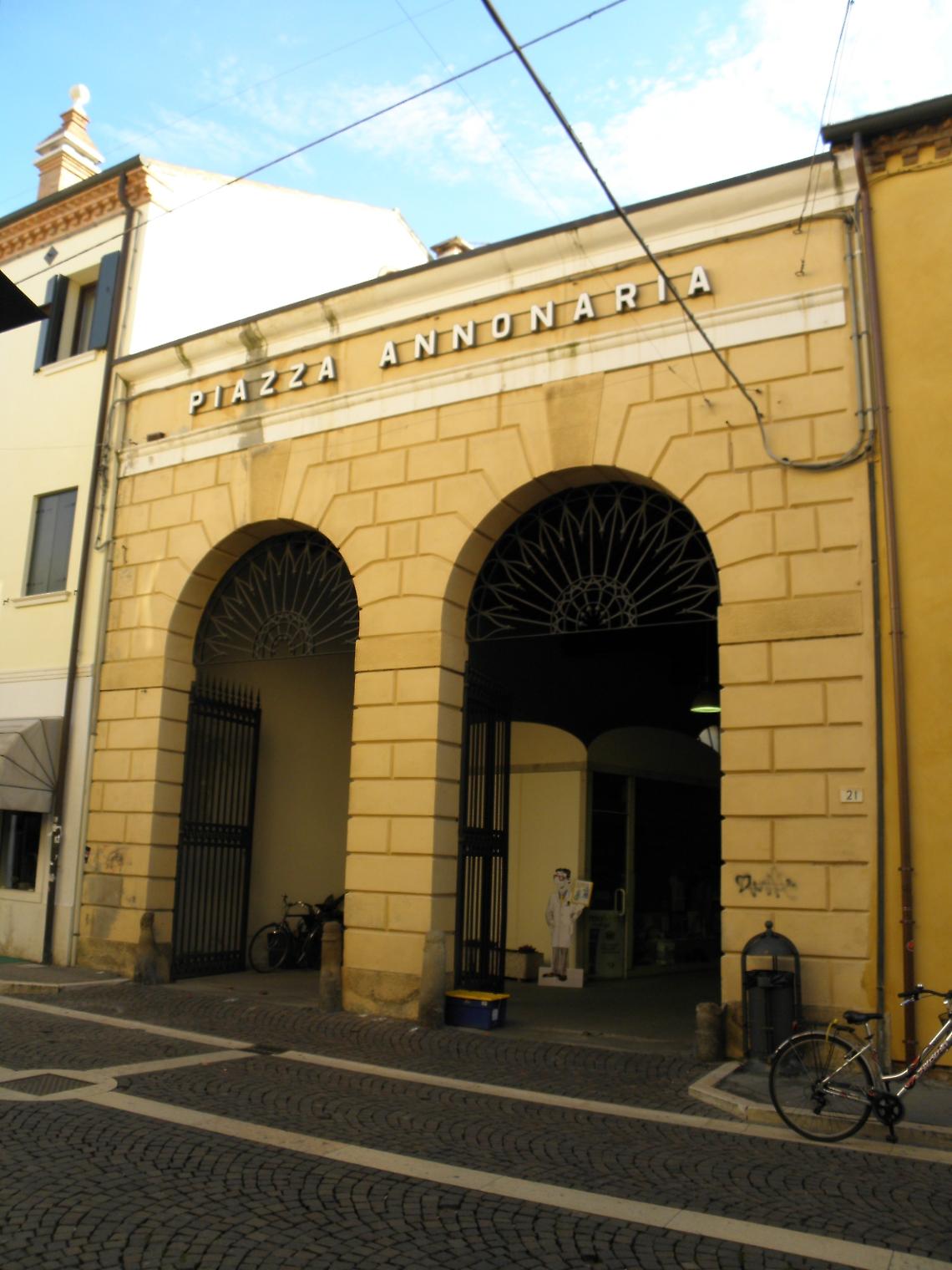 Arte sotto le stelle: Rovigo celebra la creatività in Piazza Annonaria