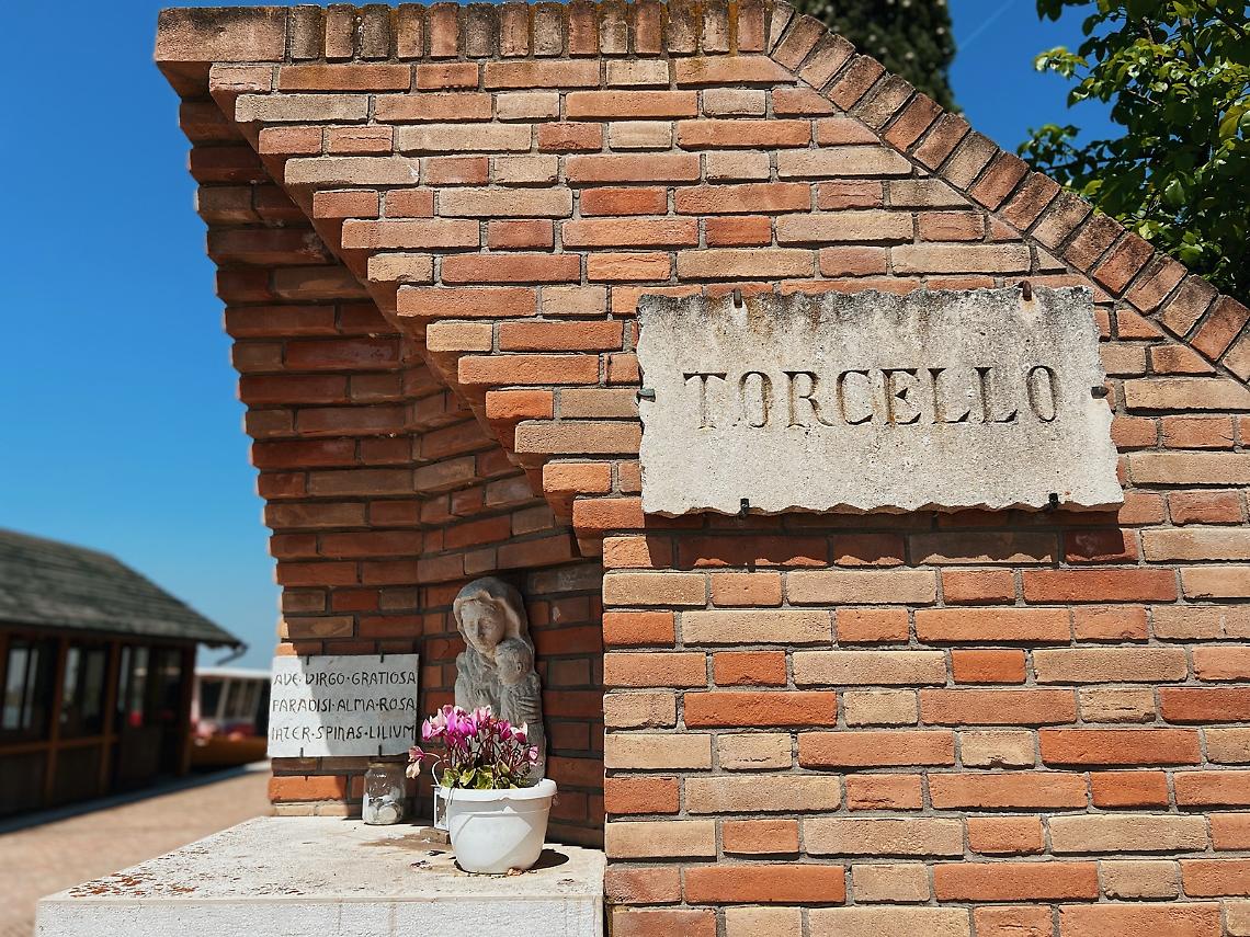 Torcello, visite guidate "tattili" ai reperti conservati nell' isola