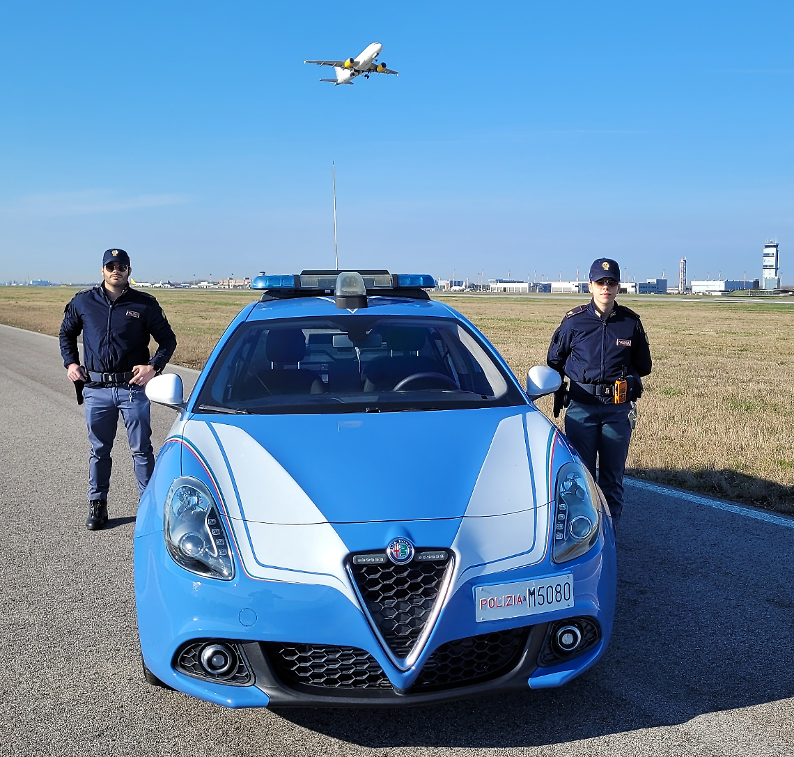 Polizia di frontiera di Venezia: arrestato straniero con documenti falsi