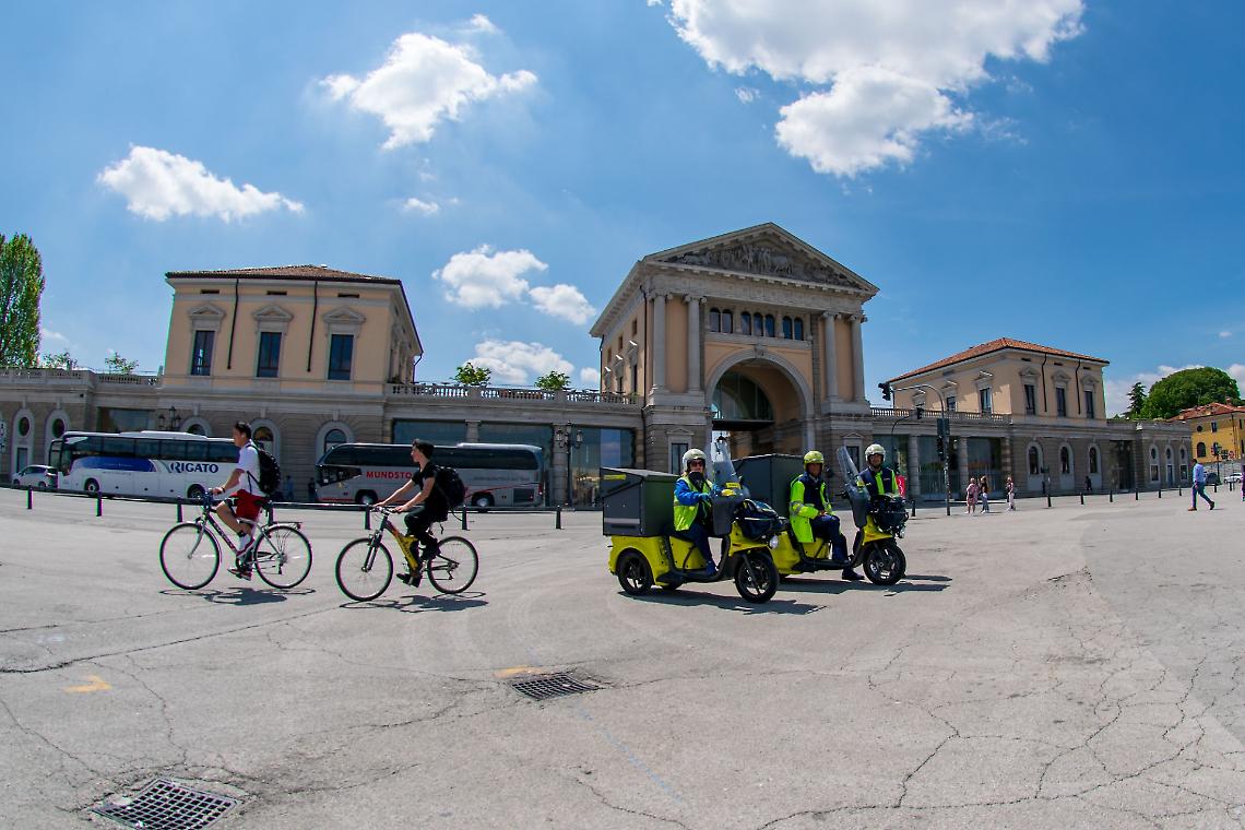 Poste Italiane: crescono le consegne dei pacchi in provincia di Padova, +55% nel primo semestre 2024