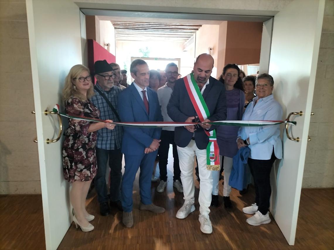 Il taglio del nastro ha dato il via alla mostra