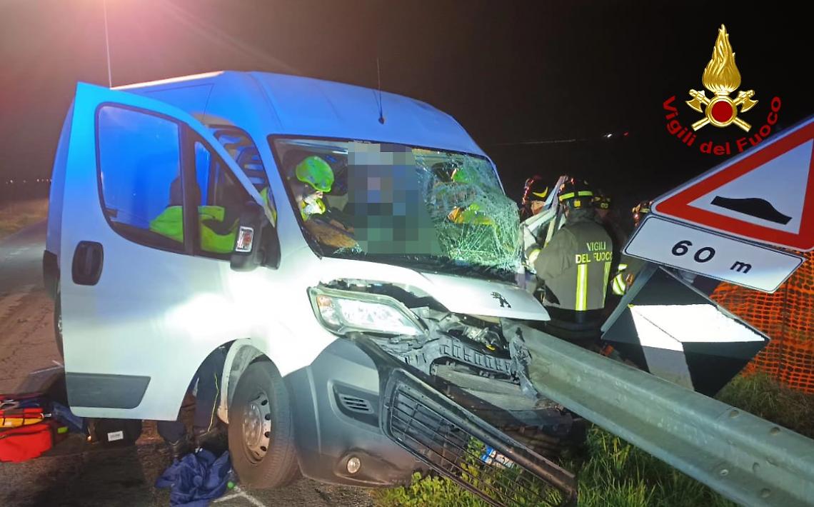 Furgone contro il guardrail a Cessalto: ferito il conducente