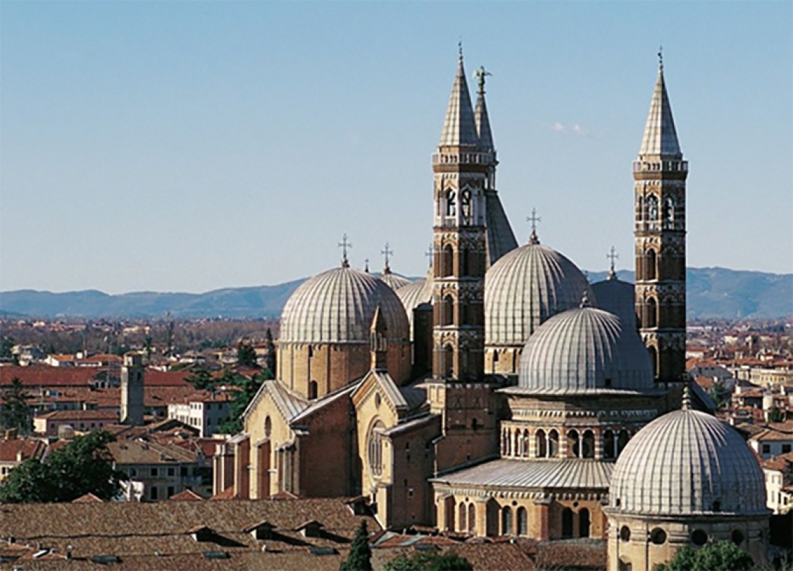 Le cupole segrete: scoprendo l'architettura medievale della Basilica di Sant'Antonio