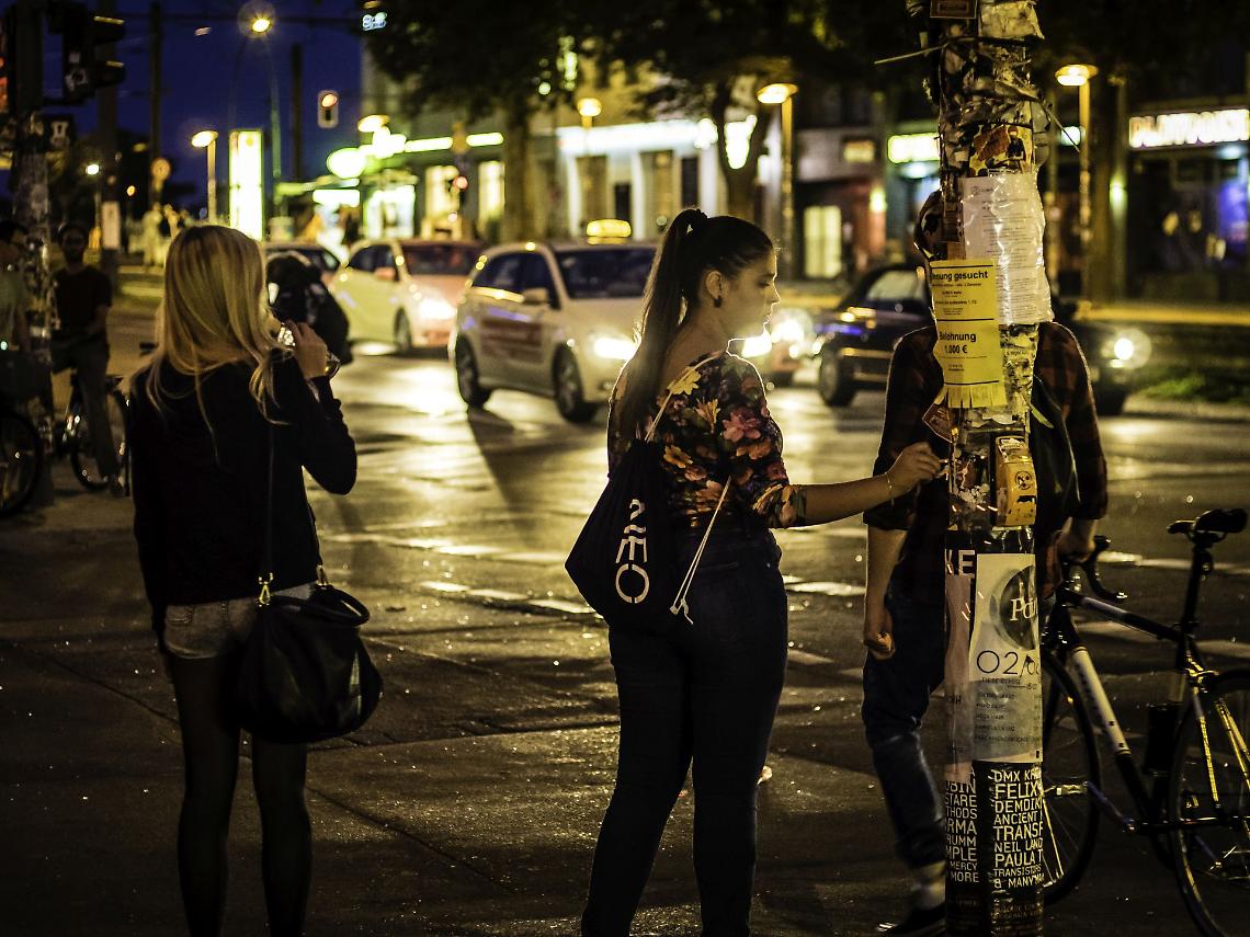 Scoperta casa di appuntamenti ad Albignasego: indagine su un party a luci rosse 