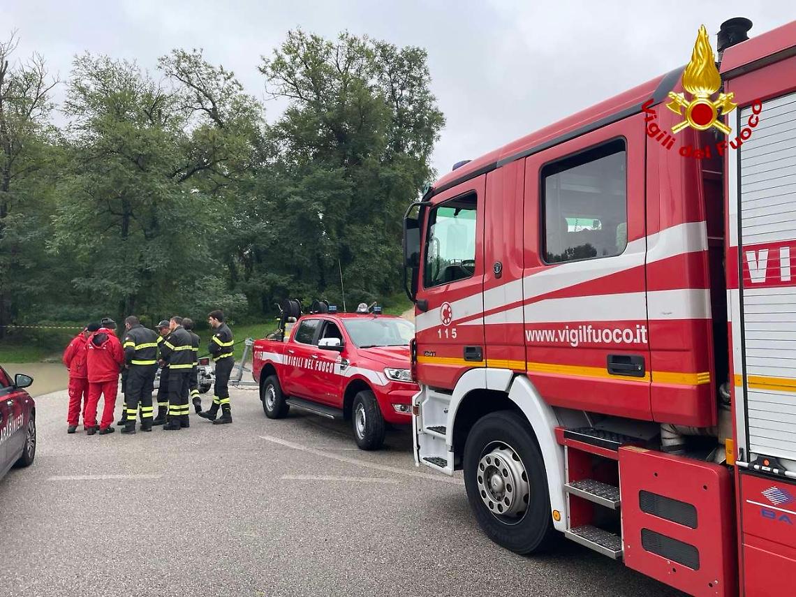 Dramma a Fossalta di Piave: Manovratore Scivola e Scompare nel Fiume durante l'Apertura del Ponte di Barche