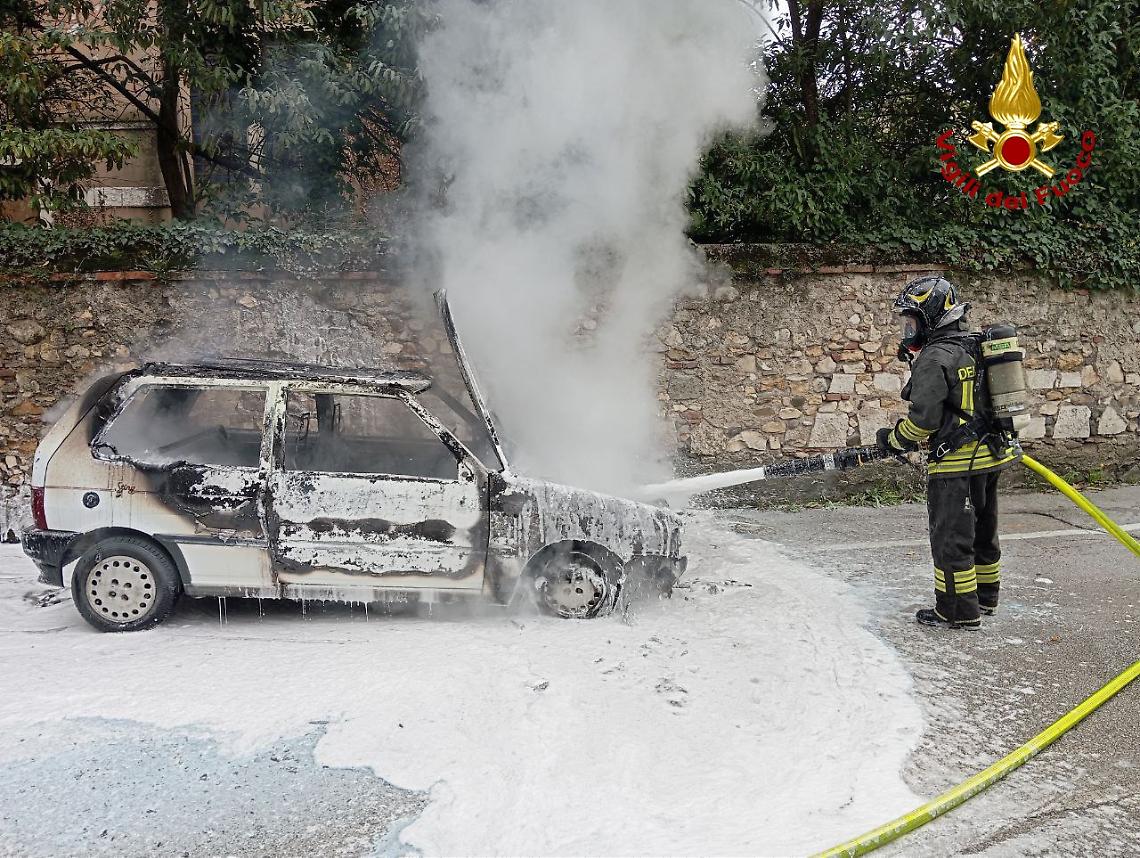 Auto in fiamme Thiene