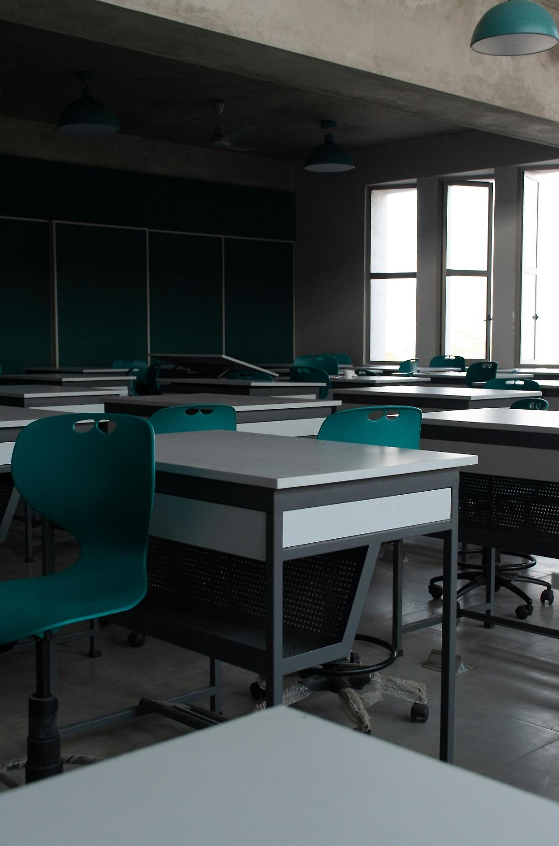 Undicenne con coltello in classe: genitori in protesta a Castelguglielmo