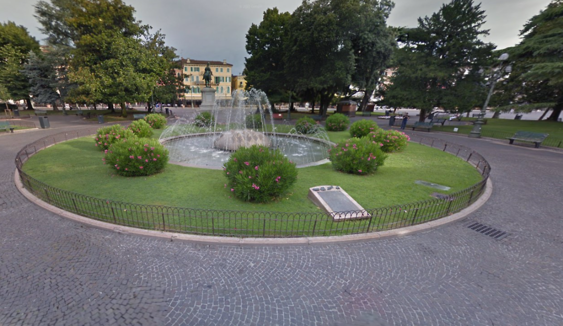 Verona, cedro “sospetto” in piazza Bra: area transennata per rischio cedimento