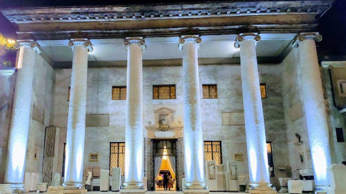 Verona, il Teatro Filarmonico apre le porte al pubblico: visite guidate e cinema in scena