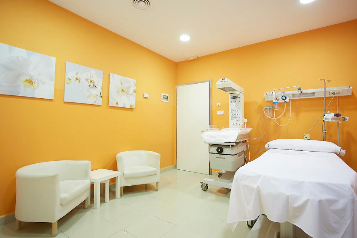 Neonata da Maternità Surrogata: Oncologo di Padova e Compagno Bloccati in Argentina